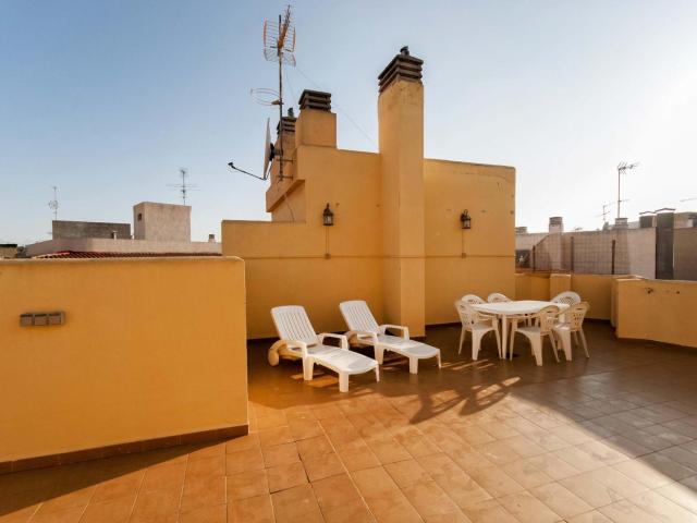 Double bedroom in a 6 bedroom apartment in Alicante
