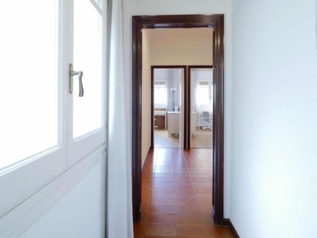 Double bedroom in a 7 bedroom flay, in La Nova Esquerra de l'Eixample