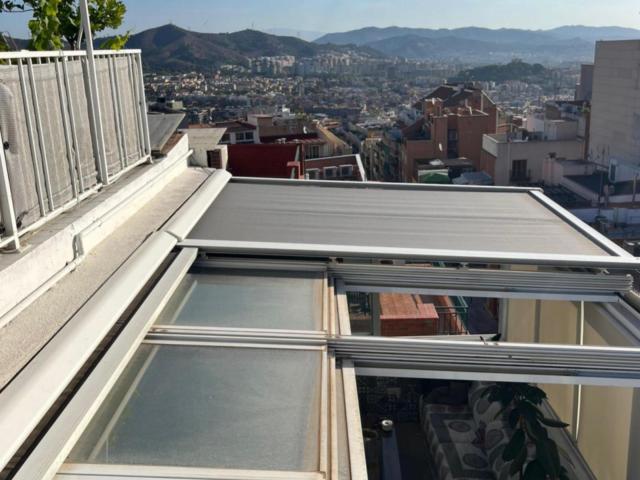 Double bedroom in penthouse well connected to the city center
