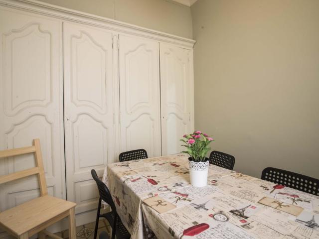 Double bedroom near the Plaça de Molian railway stop
