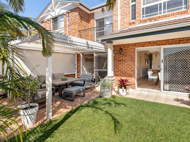 Double brick oasis in an exclusive gated complex