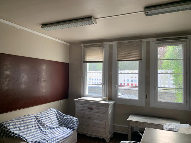 Double bureaux avec espace de stockage