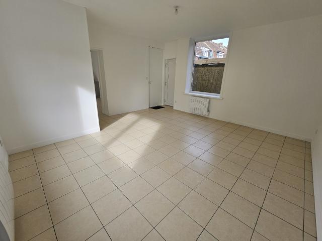 Double Distribution, 3 chambres, cour
