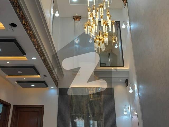 Double heighted 10 marla house with beautiful structure available for sale in lda avenue lahore