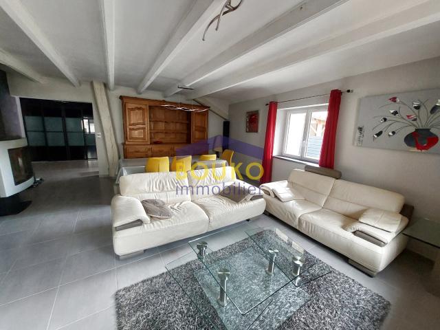 DOUBLE MAISON AVEC 2 GARAGES, TERRASSES ET PISCINE