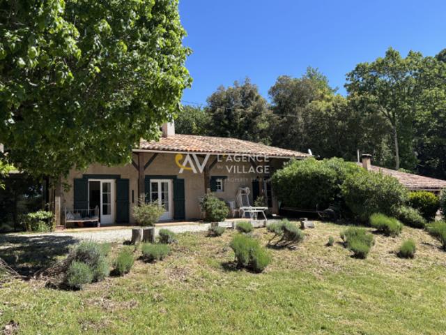Double maison de campagne