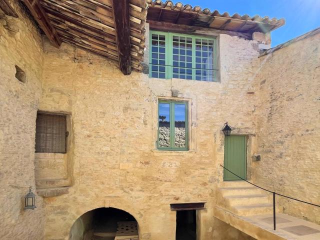 Double maison de village avec cour et bassin, à 3 km d'Uzès 140m² Uzès
