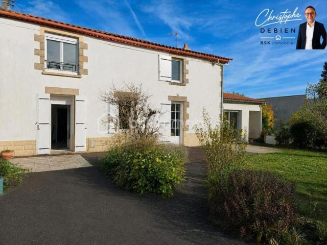DOUBLE MAISON – DÉPENDANCES – TERRAIN CONSTRUCTIBLE À 15 MIN DES HERBIERS BAZOGES EN PAILLERS