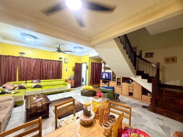 Double sty terrace freehold at Bandar Tun Hussein Onn