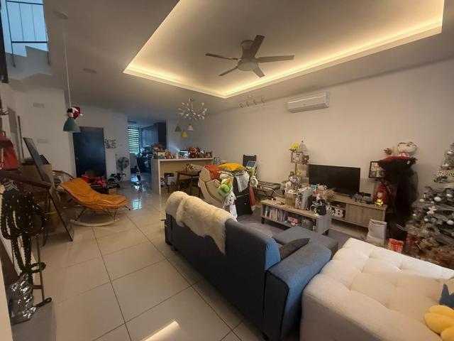 Double storey Mutiara utama Tuas Fully all race freehold End lot