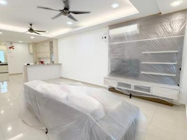Double Storey Bangi Avenue with Furnish Ready to Move In