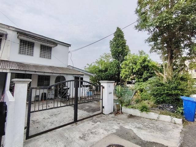 Double Storey Cluster seksyen 18 Shah Alam CORNER RENOVATED UNIT