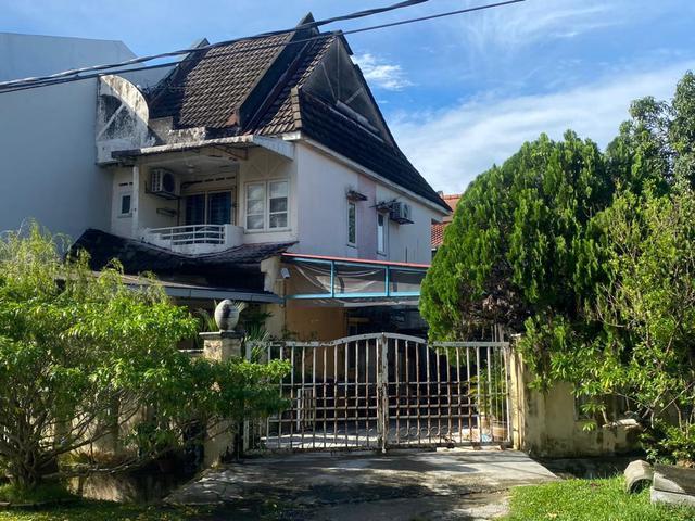 Double Storey Corner Taman Kosas
