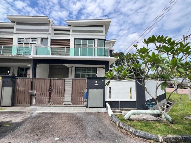 Double storey corner Taman sri kluang