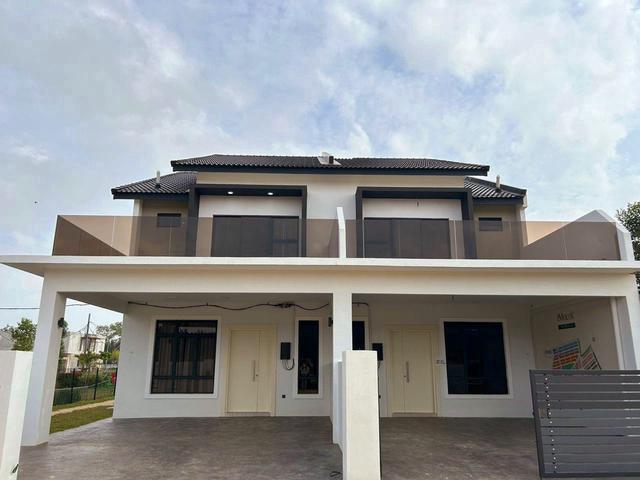 Double storey corner terrace at Taman i Molek Bukit Katil