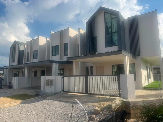 Double Storey Corner For SaleEccles Avenue Samarahan