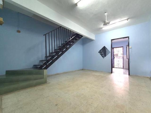 Double storey CORNER house 1984sf Taman Sri Muda Seksyen 25 shah alam