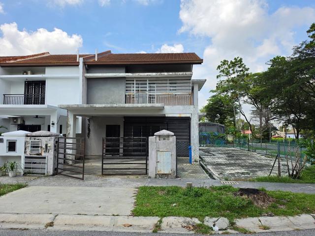 Double Storey Corner Lot Aman Putri Seksyen U17Sungai Buloh Selangor