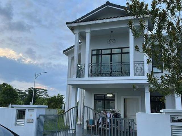 Double storey Corner Lot for sale