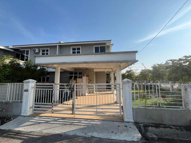 Double storey corner lot hot area
