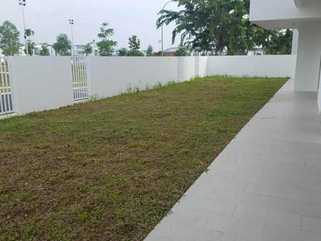 Double storey corner lot in Sendayan Suriaman for sale