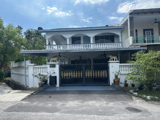 Double Storey Corner Renovated Taman Kinrara Puchong