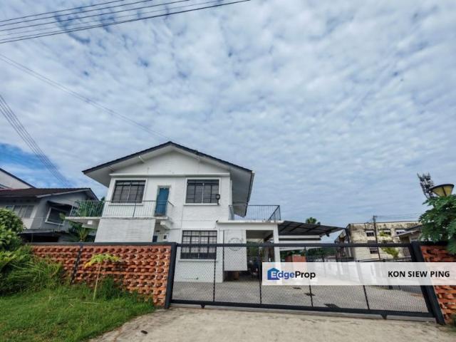 Double Storey Detached House For Rent! Located at Tabuan Road
