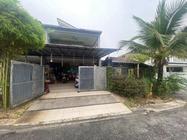 Double Storey End Lot Taman Seri Austin