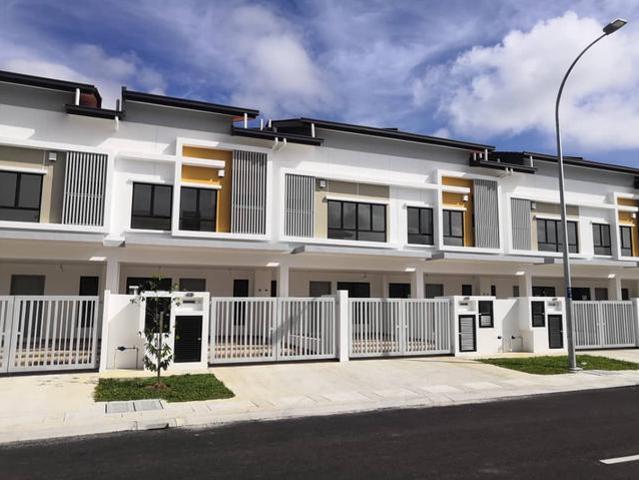 Double storey for rent in Setia Permaimoving condition