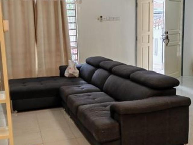 Double Storey House For Rent In Taman Pinggiran Permata