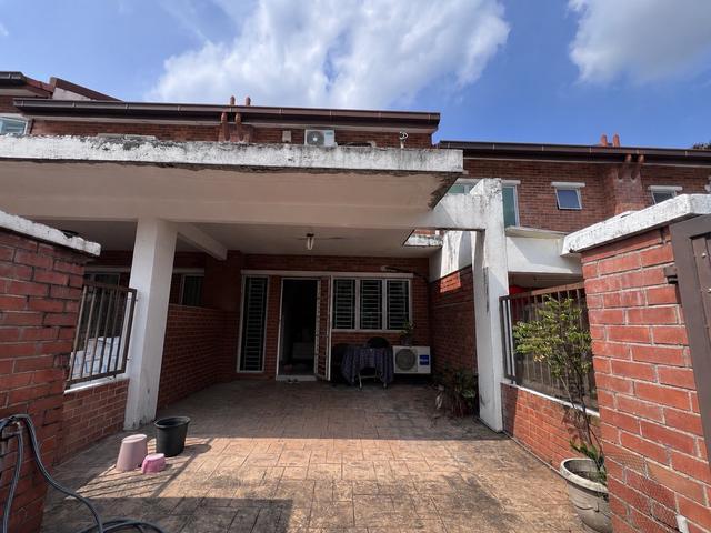 Double Storey House at Goodview Residence