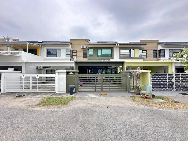 Double Storey House Abadi Height Solaria