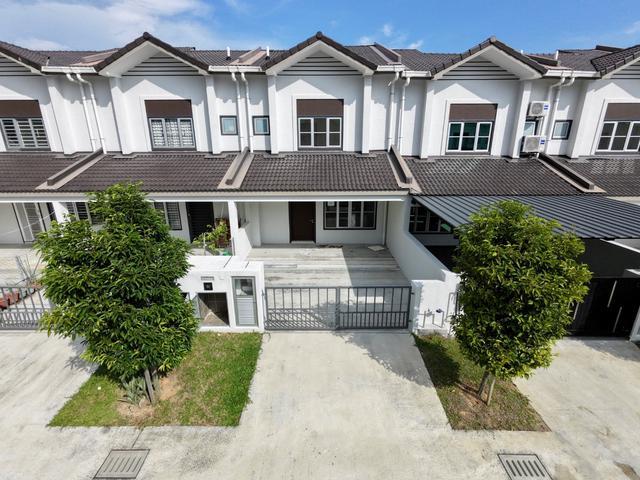 Double Storey House Camellia M Senyumia Bdr Baru Salak Tinggi Sepang