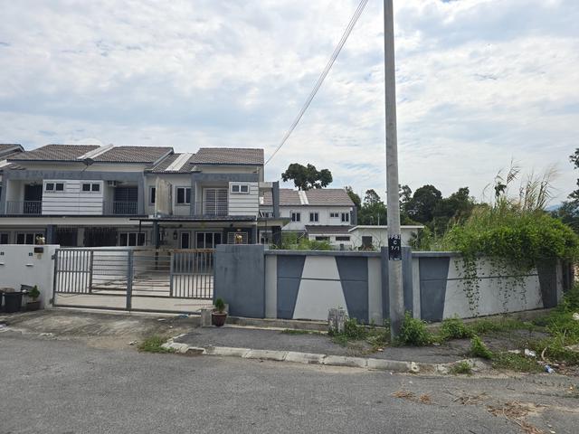 Double Storey House Corner At Desa Pengkalan Bersatu Lahat Perak