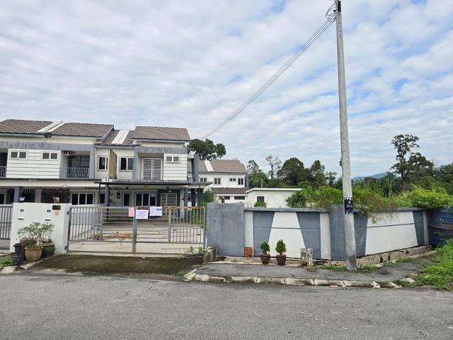 Double Storey House Corner At Desa Pengkalan Bersatu Lahat Perak
