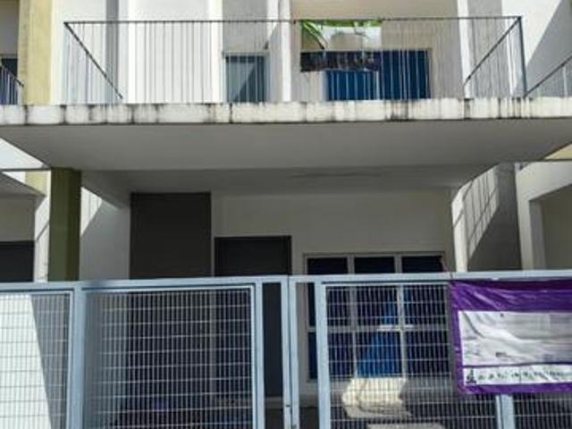 Double storey house for rent at Casa Wood Cybersouth