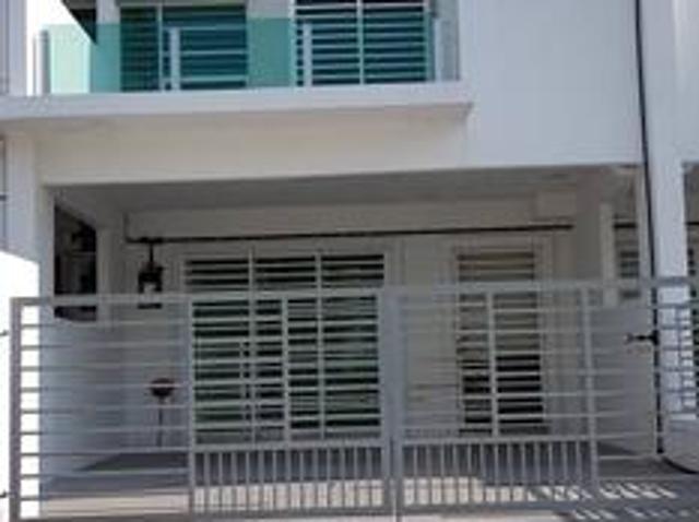 Double storey house for sale at Hijayu 3 Bandar Sri Sendayan