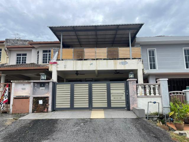 Double Storey House For sale Taman Mawar Bandar Baru Salak Tinggi