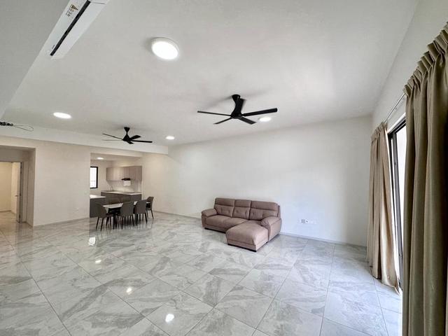 Double storey house Hayat Villa Bukit Serdang rent Partly furnished