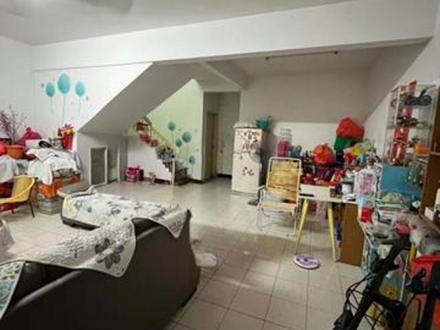 Double storey house in puj 5 Taman puncak jalil seri kembangan