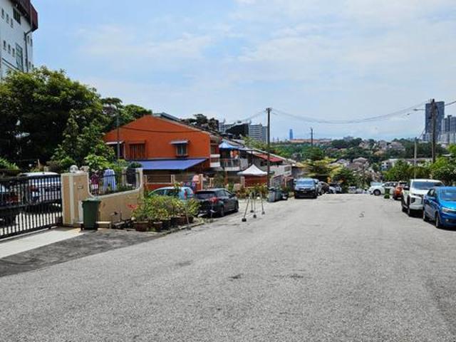 Double Storey House Taman Connaught FO SALES