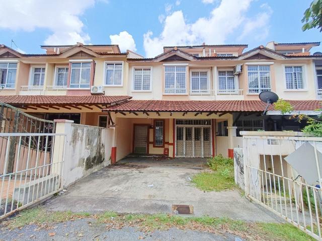 Double Storey House Taman Ixora Bandar Baru Salak Tinggi