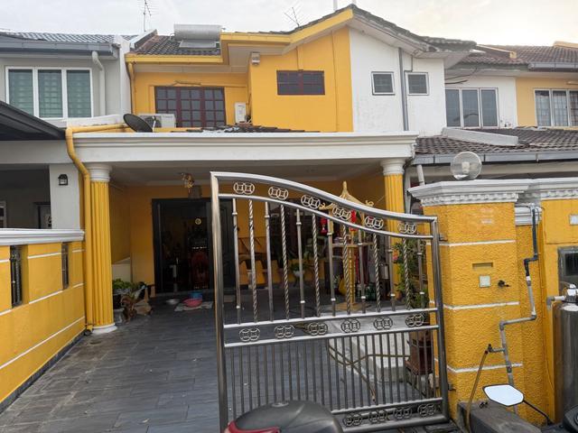 Double storey house taman puchong utama for sale