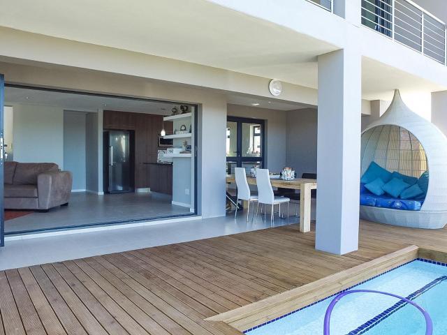 Double storey house to rent in Glengariff