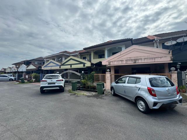 Double Storey Intermediate Terrace at Stapok Selatan For Sale