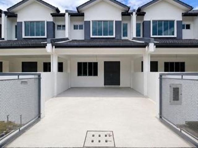Double Storey Intermediate Terrace at Taman Fitriyyah Depo Petrajaya