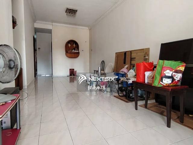 Double Storey Intermediate Corner For Sale Location: Landeh Height