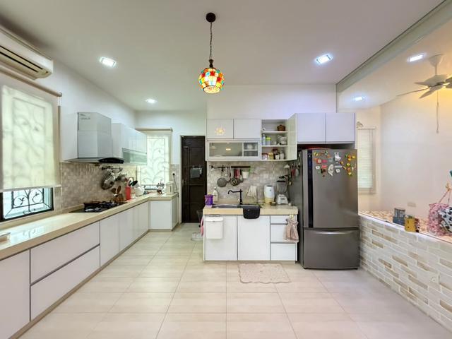 Double Storey Intermediate Corner House