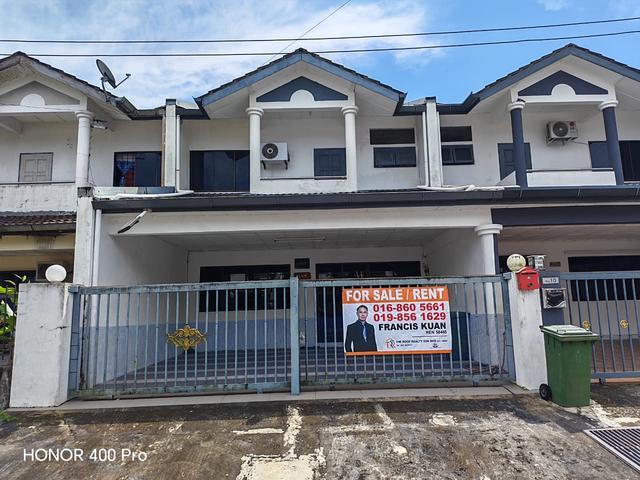 Double storey intermediate house at 12 miles near schoolJPJsemenggoh