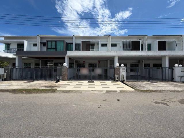 Double Storey Intermediate House for Sale at Senadin Miri